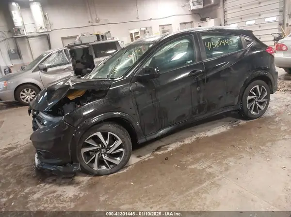 3CZRU6H14KG715786 2019 HONDA HR-V - Image 2