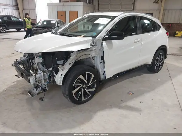 3CZRU6H14KM721024 2019 HONDA HR-V - Image 2