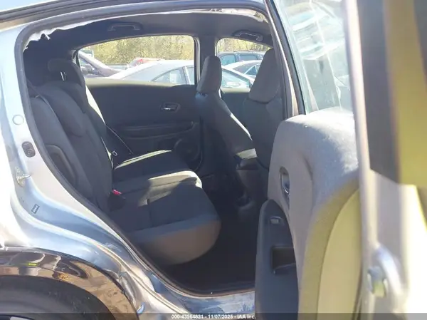 3CZRU6H16KG715627 2019 HONDA HR-V - Image 8