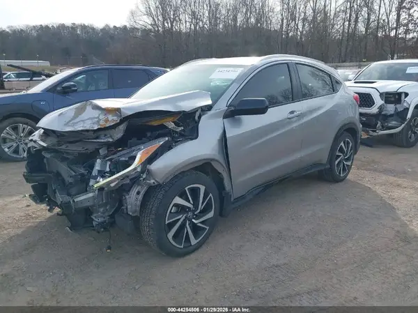 3CZRU6H17KG733831 2019 HONDA HR-V - Image 2