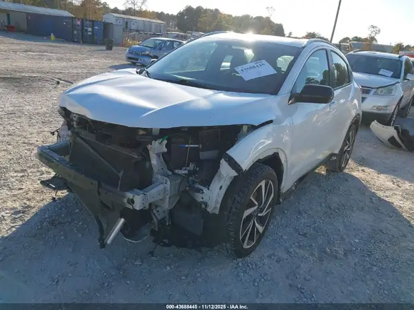 3CZRU6H17LM703828 2020 HONDA HR-V - Image 2