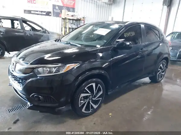 3CZRU6H18KG732803 2019 HONDA HR-V - Image 2