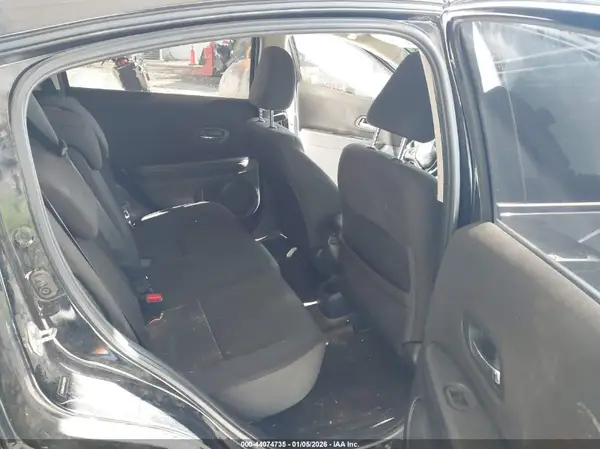 3CZRU6H30JG700850 2018 HONDA HR-V - Image 8