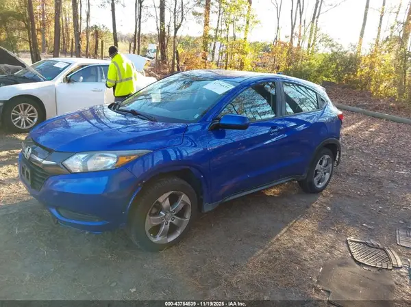 3CZRU6H30JG723903 2018 HONDA HR-V - Image 2