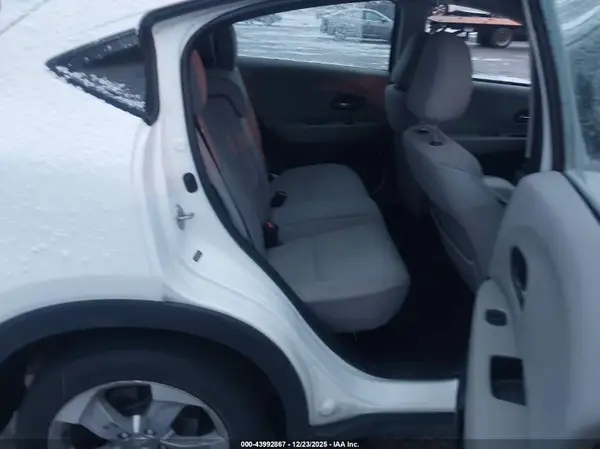3CZRU6H30JM725409 2018 HONDA HR-V - Image 8