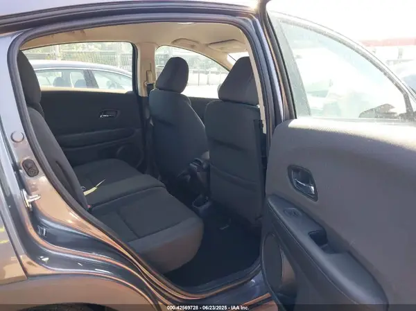 3CZRU6H30KG702860 2019 HONDA HR-V - Image 8