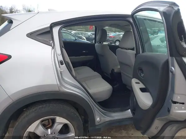 3CZRU6H30KG728682 2019 HONDA HR-V - Image 8