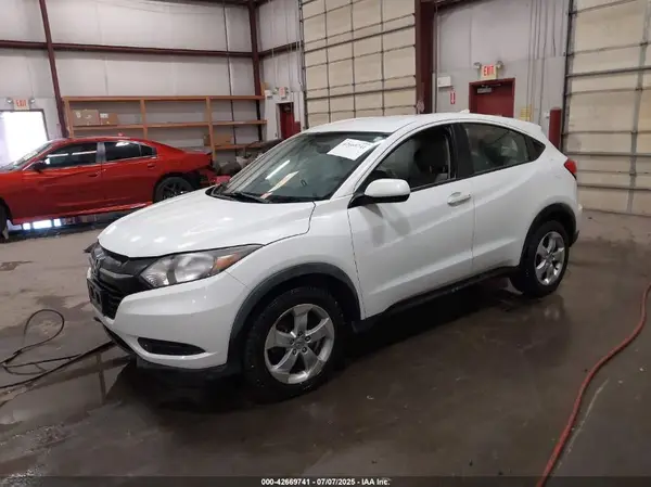 3CZRU6H31GM748626 2016 HONDA HR-V - Image 2