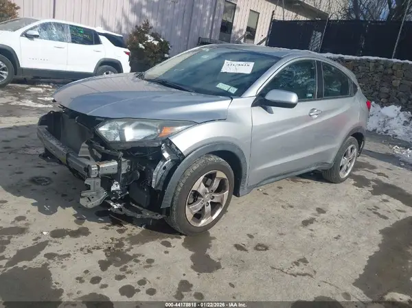 3CZRU6H31JG721352 2018 HONDA HR-V - Image 2