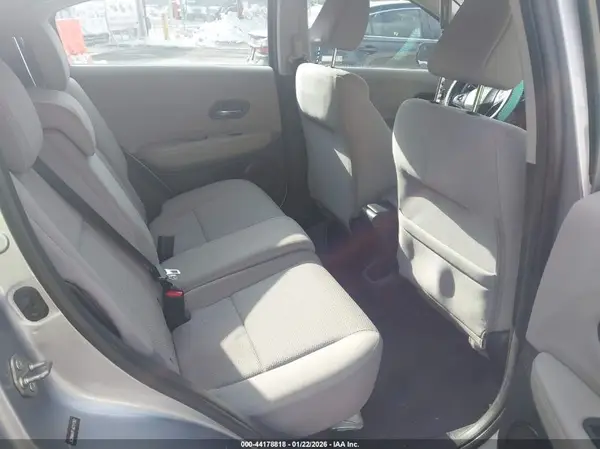 3CZRU6H31JG721352 2018 HONDA HR-V - Image 8