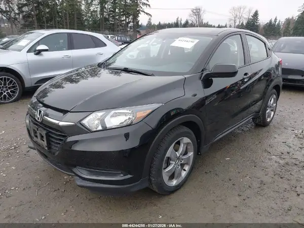 3CZRU6H31JG724008 2018 HONDA HR-V - Image 2