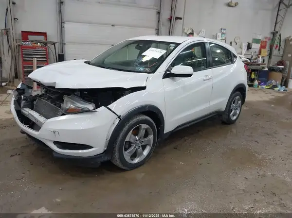 3CZRU6H31JM731574 2018 HONDA HR-V - Image 2