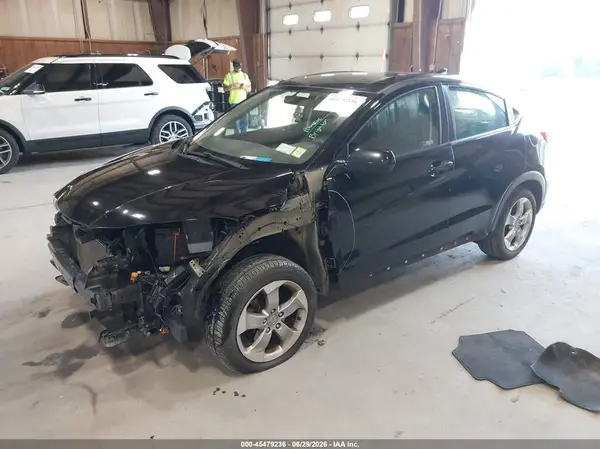 3CZRU6H31KG715259 2019 HONDA HR-V - Image 2