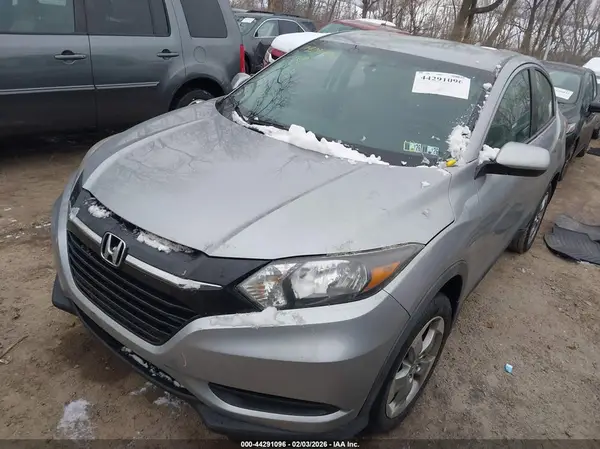 3CZRU6H32HG701962 2017 HONDA HR-V - Image 2