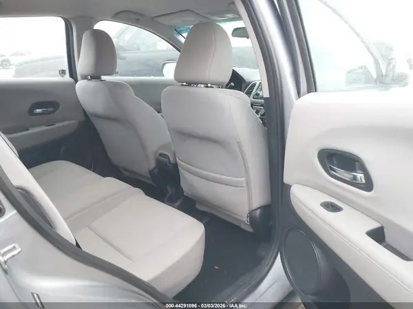 3CZRU6H32HG701962 2017 HONDA HR-V - Image 8