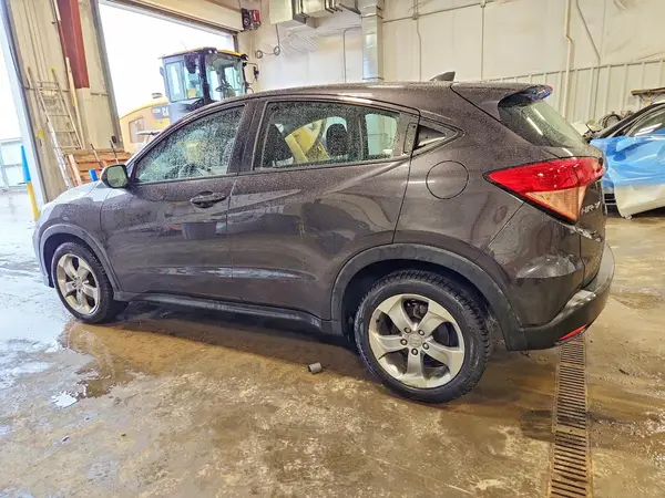 3CZRU6H32HG708331 2017 HONDA HR-V - Image 2