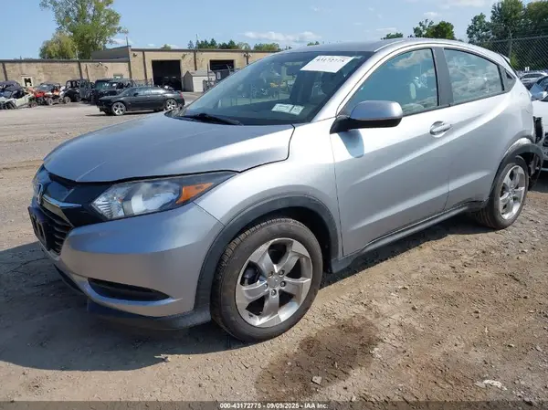 3CZRU6H32HM714146 2017 HONDA HR-V - Image 2