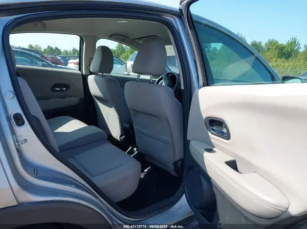 3CZRU6H32HM714146 2017 HONDA HR-V - Image 8