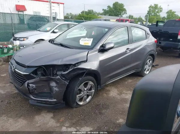 3CZRU6H32JG708805 2018 HONDA HR-V - Image 2