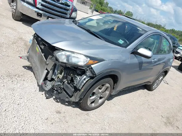 3CZRU6H32JG718105 2018 HONDA HR-V - Image 2