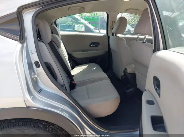 3CZRU6H32JG718105 2018 HONDA HR-V - Image 8