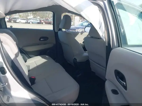 3CZRU6H32JG719190 2018 HONDA HR-V - Image 8