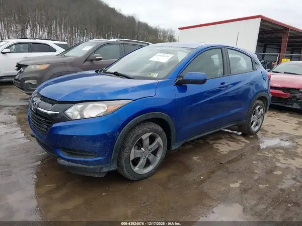 3CZRU6H32JG720856 2018 HONDA HR-V - Image 2