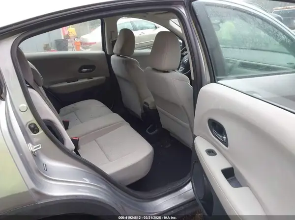 3CZRU6H32JG728908 2018 HONDA HR-V - Image 8