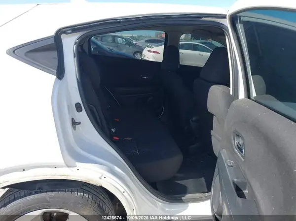 3CZRU6H32JM106620 2018 HONDA HR-V - Image 8
