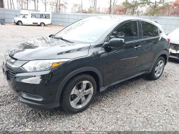 3CZRU6H32JM714461 2018 HONDA HR-V - Image 2