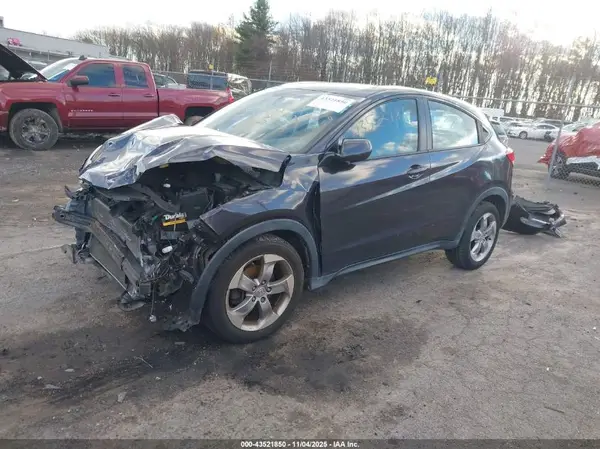 3CZRU6H32JM715156 2018 HONDA HR-V - Image 2