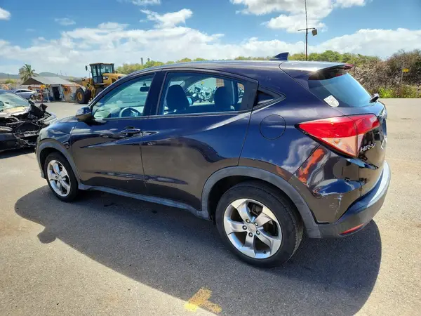 3CZRU6H32JM715173 2018 HONDA HR-V - Image 2