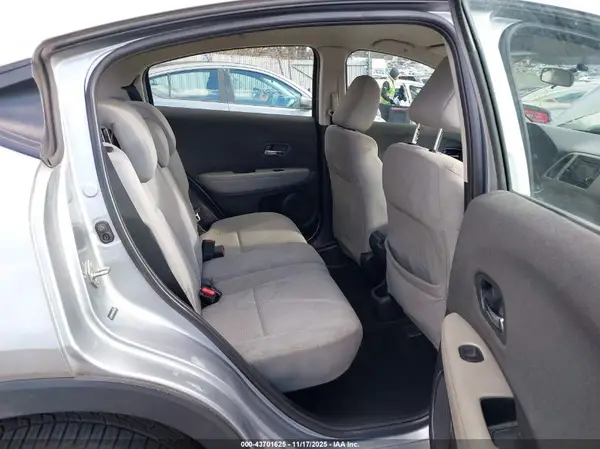 3CZRU6H32KG702990 2019 HONDA HR-V - Image 8