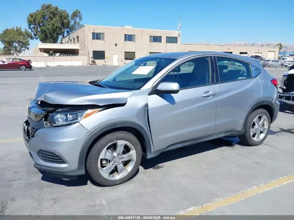 3CZRU6H32KG715917 2019 HONDA HR-V - Image 2