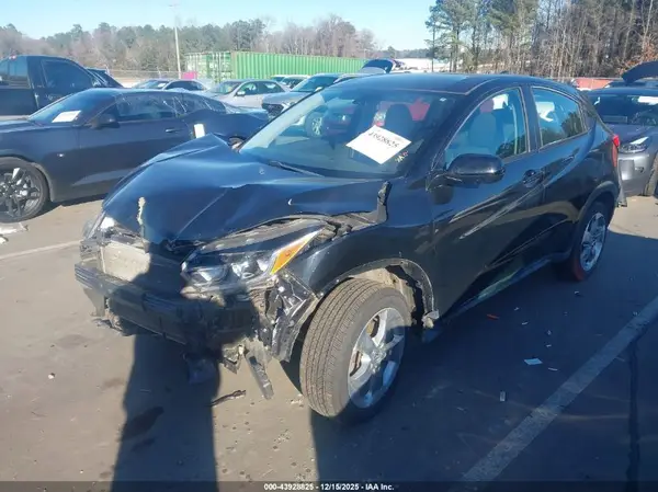 3CZRU6H32KG721135 2019 HONDA HR-V - Image 2