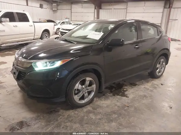 3CZRU6H32KM718074 2019 HONDA HR-V - Image 2