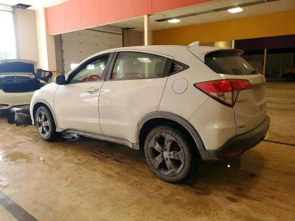 3CZRU6H32LM717590 2020 HONDA HR-V - Image 2