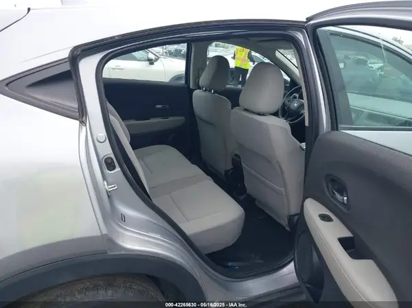 3CZRU6H32LM725642 2020 HONDA HR-V - Image 8