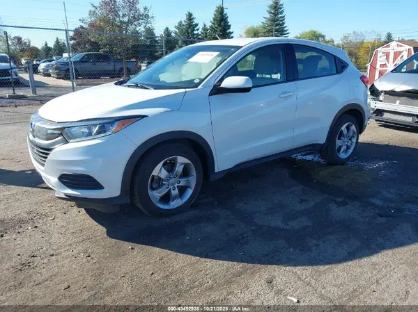 3CZRU6H32MM710091 2021 HONDA HR-V - Image 2