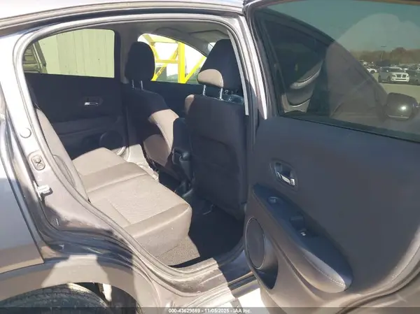 3CZRU6H33HM702653 2017 HONDA HR-V - Image 8