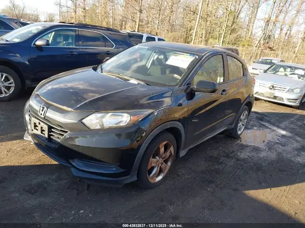 3CZRU6H33HM715371 2017 HONDA HR-V - Image 2