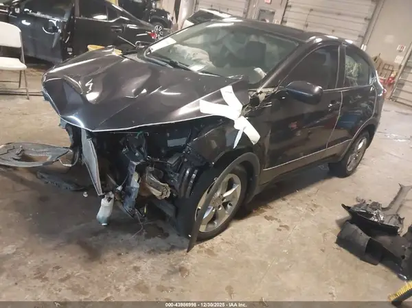 3CZRU6H33HM715628 2017 HONDA HR-V - Image 2