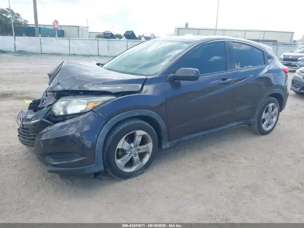 3CZRU6H33JG700003 2018 HONDA HR-V - Image 2