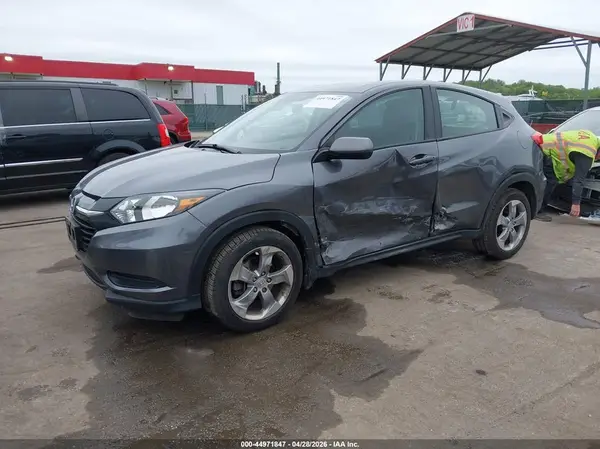 3CZRU6H33JG702981 2018 HONDA HR-V - Image 2