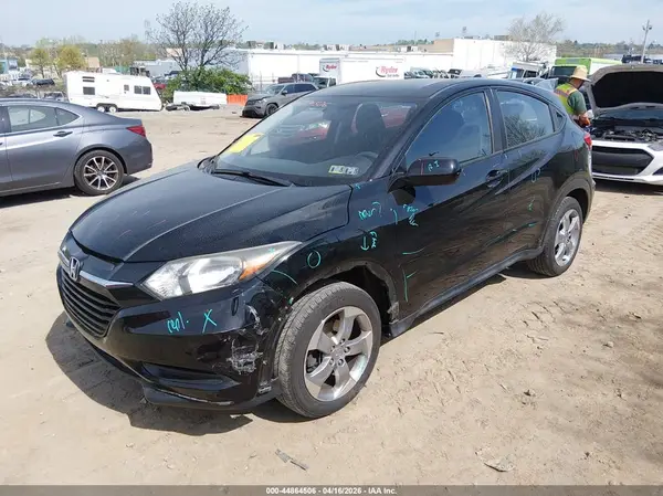 3CZRU6H33JG717416 2018 HONDA HR-V - Image 2