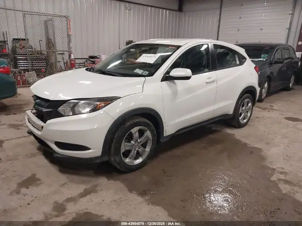 3CZRU6H33JM722097 2018 HONDA HR-V - Image 2