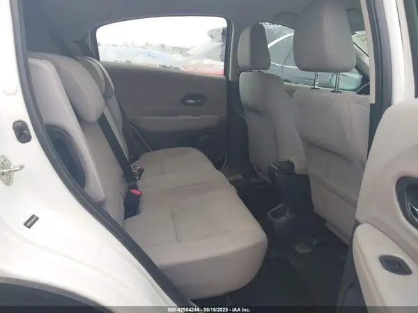3CZRU6H33JM724576 2018 HONDA HR-V - Image 8