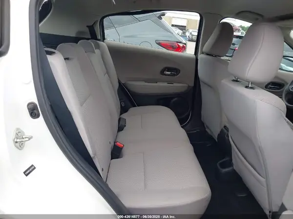 3CZRU6H33JM725288 2018 HONDA HR-V - Image 8