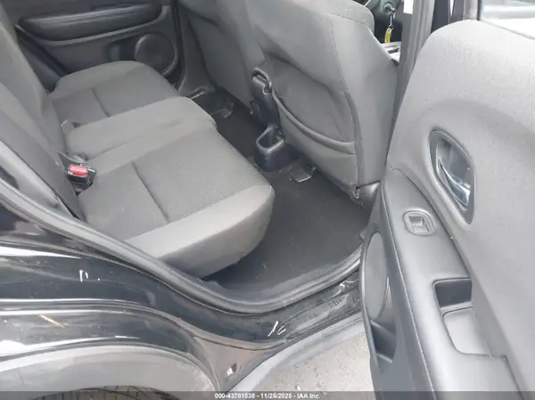 3CZRU6H33KG717272 2019 HONDA HR-V - Image 8