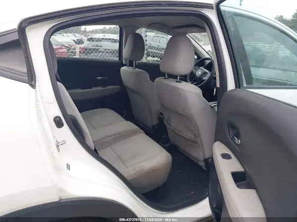 3CZRU6H33KM718875 2019 HONDA HR-V - Image 8
